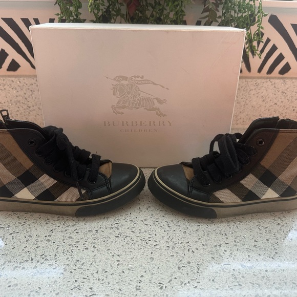 Boys Burberry Sneakers, Pre-loved with Original Box & Dustbag - Picture 4 of 7